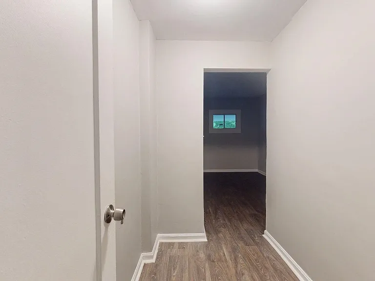 3889 W 33rd St — Photo 14