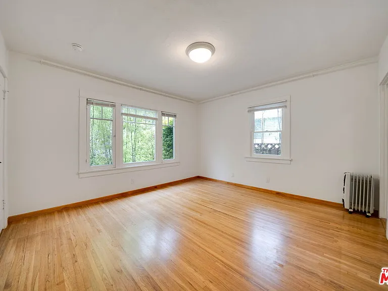 729 9th St #FRONTHOUSE — Photo 9