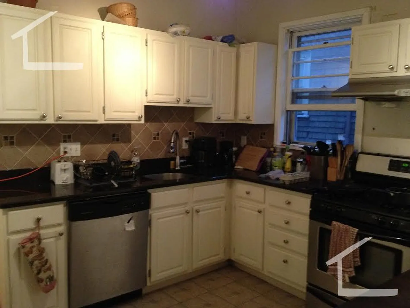 2 Bed (+) apartment Top Floor!! (FortHill) — Photo 3