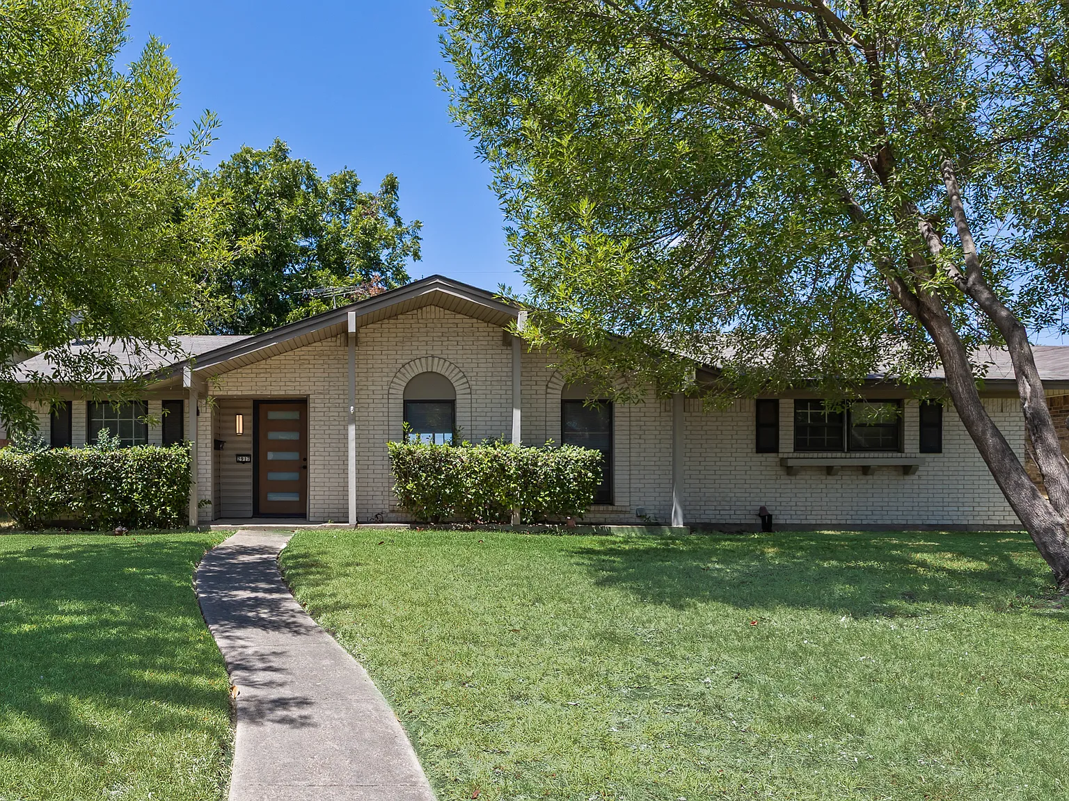 3 bed, 1727 sqft, $2,050 — Photo 3
