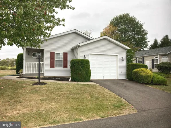 586 Bent Pine Cir, New Hope, PA 18938