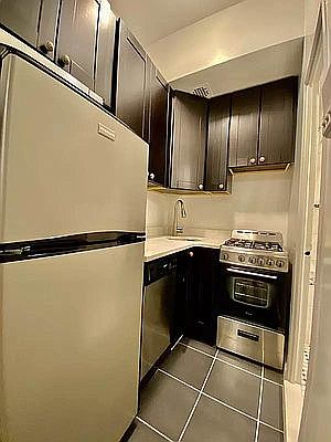 2nd image of 44 E 63rd St #2
