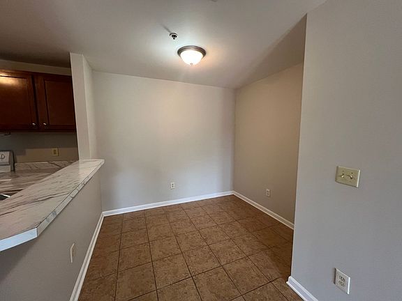 4th image of 1411 Rocky Ln APT 5