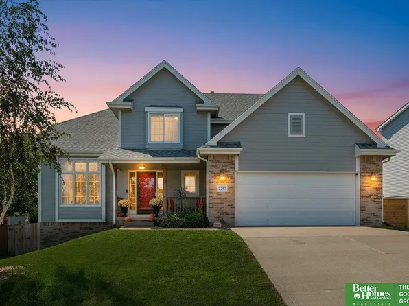 2207 Kara Dr, Papillion, NE 68133