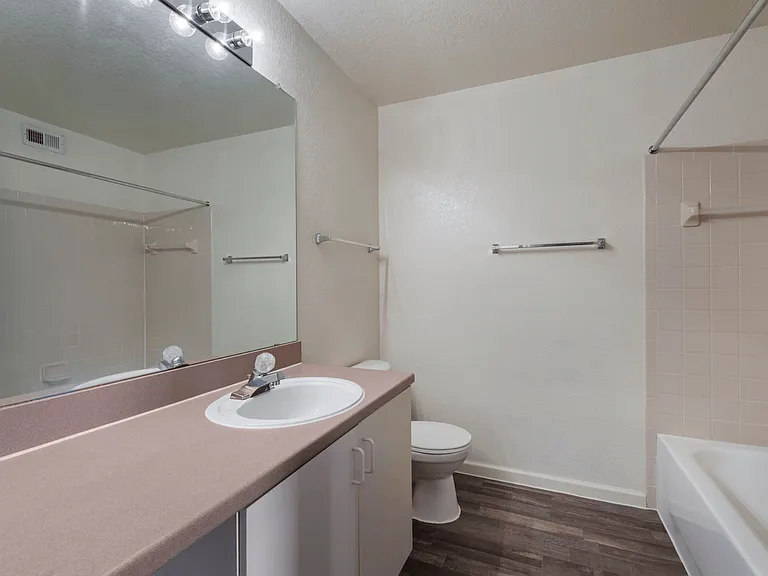 Wilmington Apartments — Photo 27