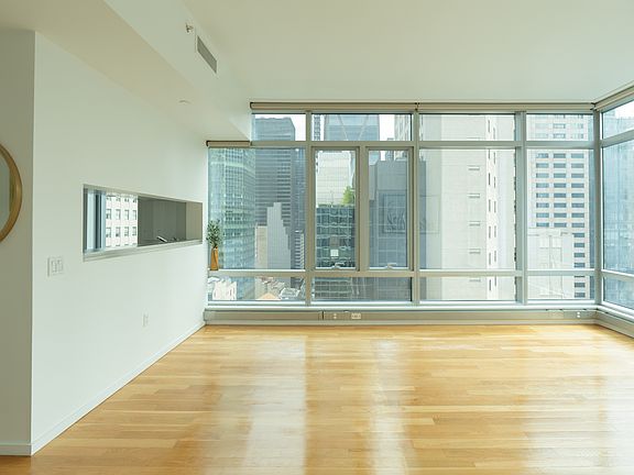 3rd image of 18 W 48th St APT 22C