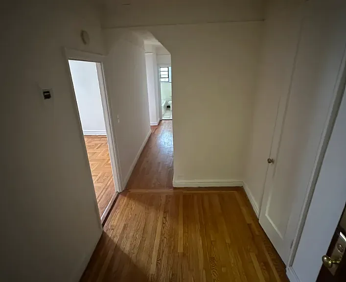 541 Bronx River Rd — Photo 14
