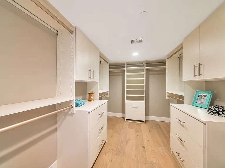 4525 N 40th St #6 — Photo 3
