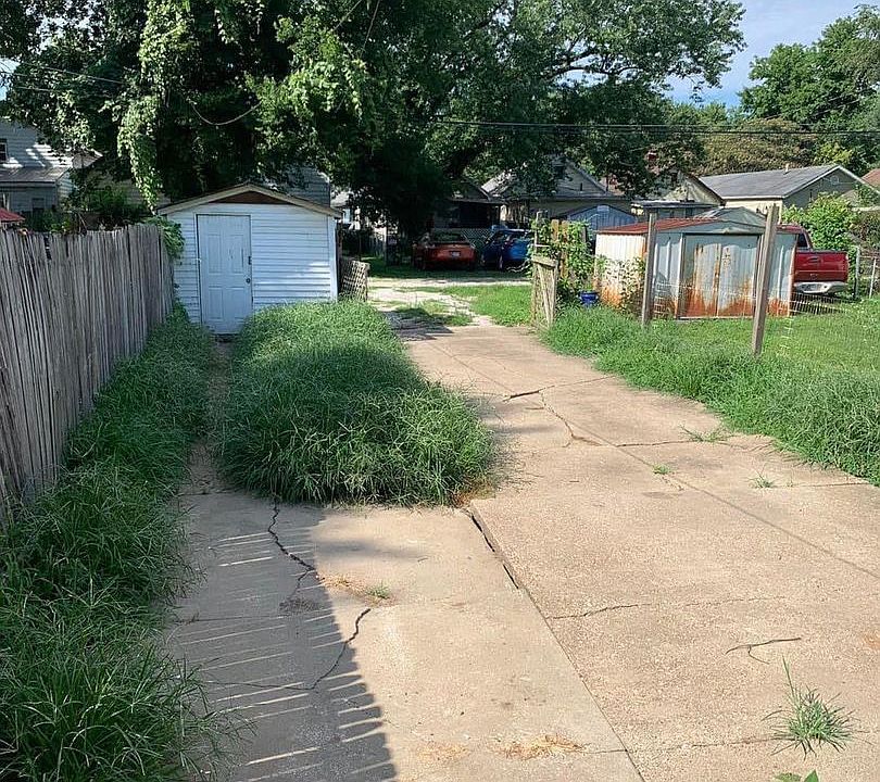 1st image of 1504 E Illinois St