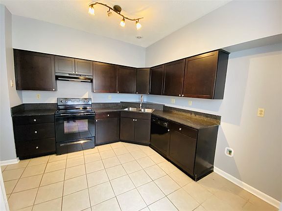 5th image of 2967 S Pondside Dr