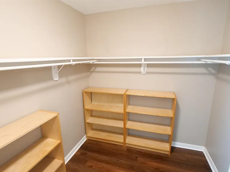 915 Comstock Springs Dr — Photo 12
