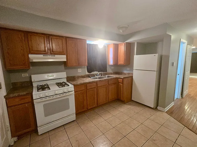 7011 S East End Ave #A — Photo 5