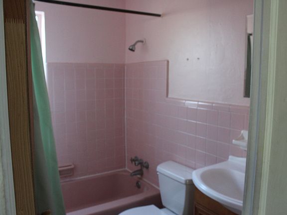 4th image of 170 Laurie Dr