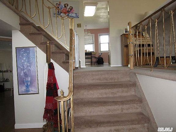 2nd image of 605 Diane Pl