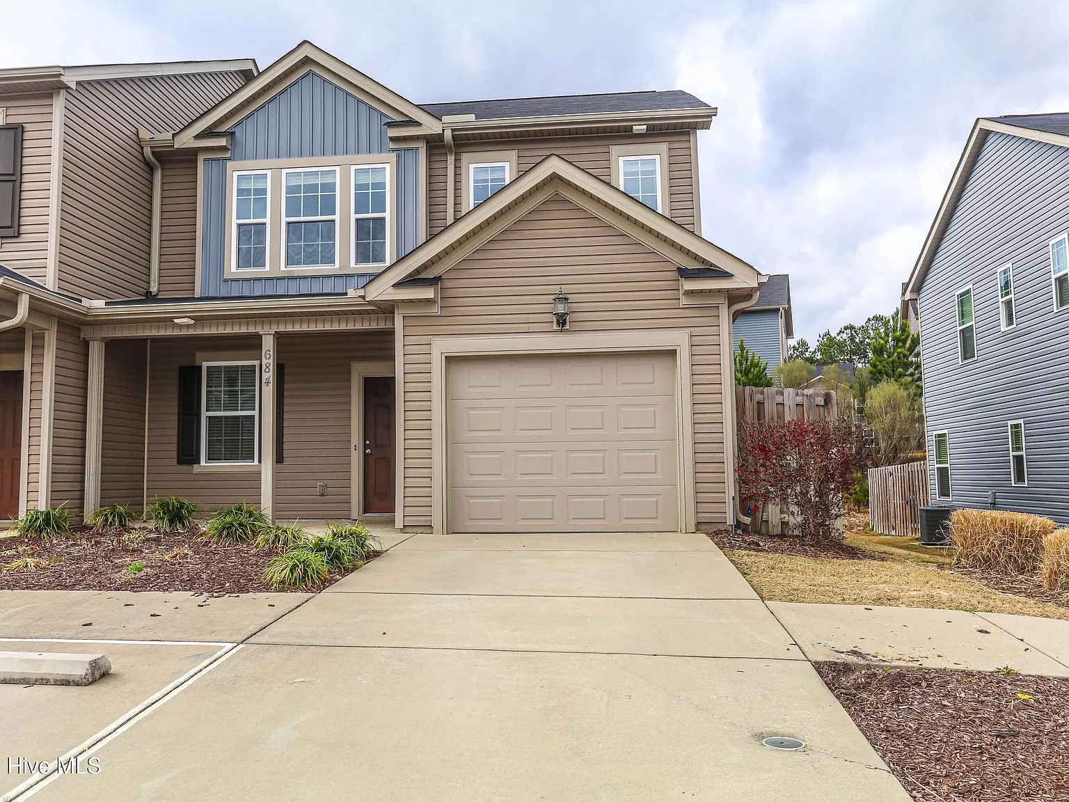 3 bed, 2.5 bath, 1521 sqft, $1,700 — Photo 3
