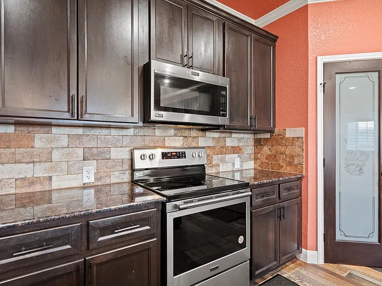 1602 Flatland Trl — Photo 10