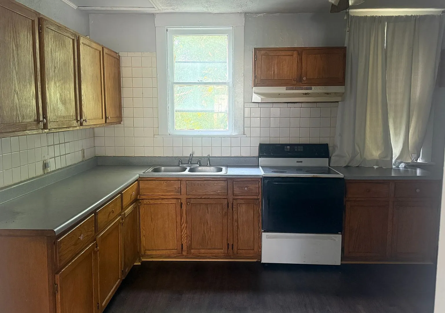 343 Russell St — Photo 3