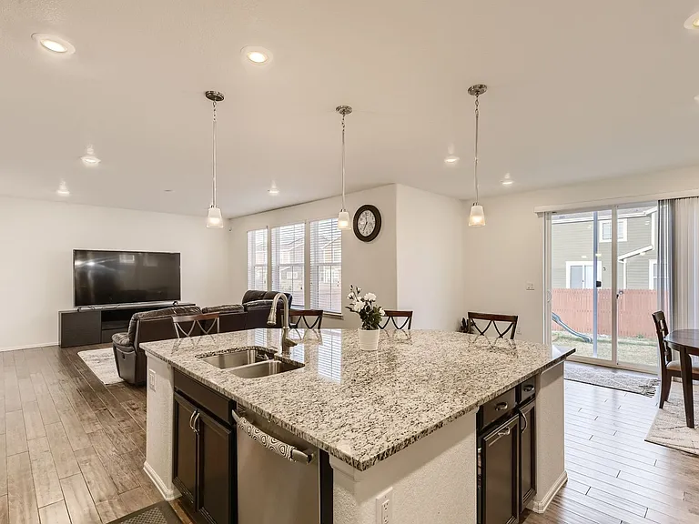 14960 Chicago St — Photo 12
