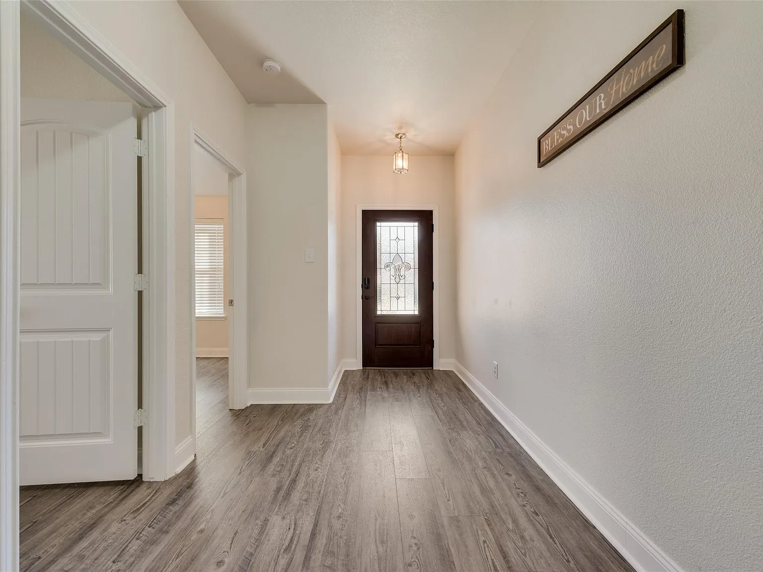 5 bed, 1944 sqft, $2,400 — Photo 2