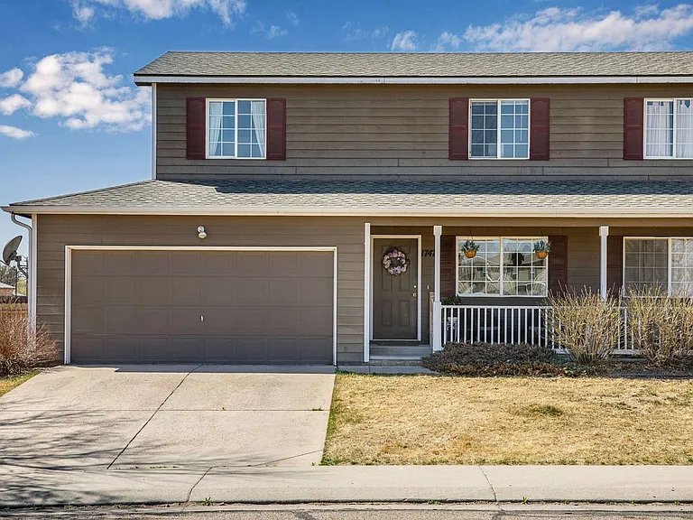 1725 Rowan Ln — Photo 2