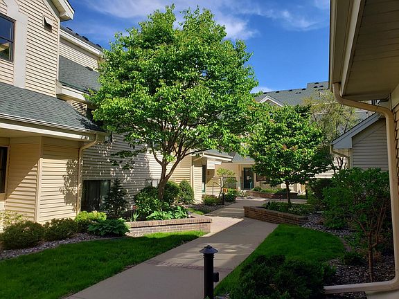 2nd image of 7601 Edinborough Way APT 6205