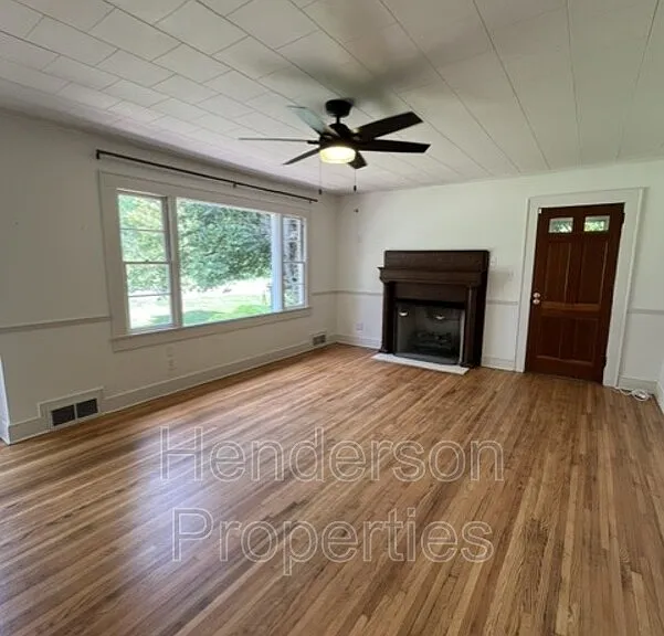 1631 Maple Ave — Photo 8