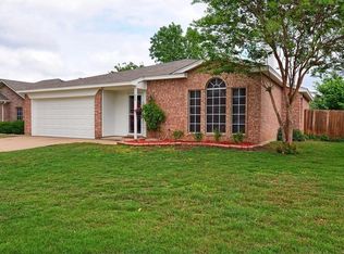 604 Ridgehill Dr, Burleson, TX 76028