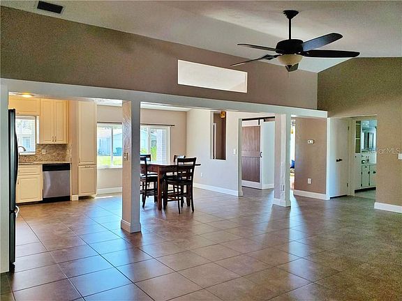 5th image of 1018 Dumont Dr