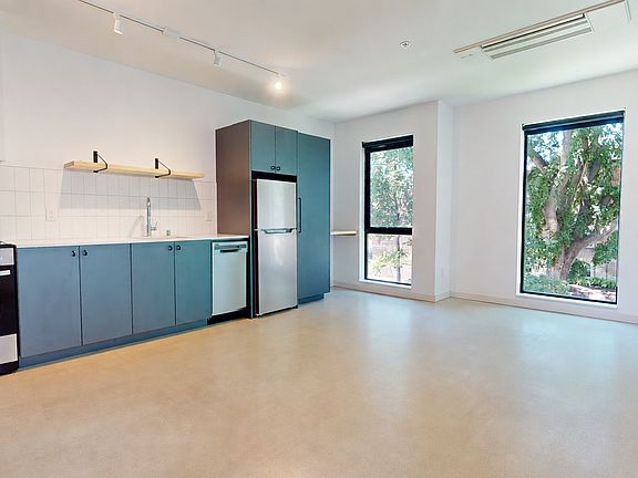 4th image of 3251 Garfield Ave S #202