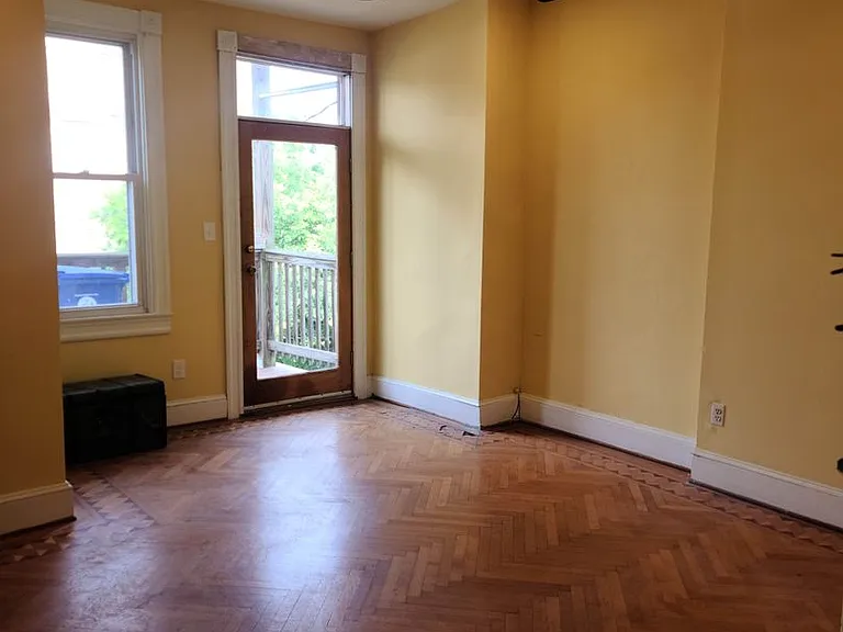2822 Saint Paul St — Photo 2