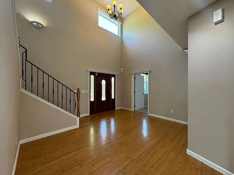 4467 Castlerock Dr — Photo 5