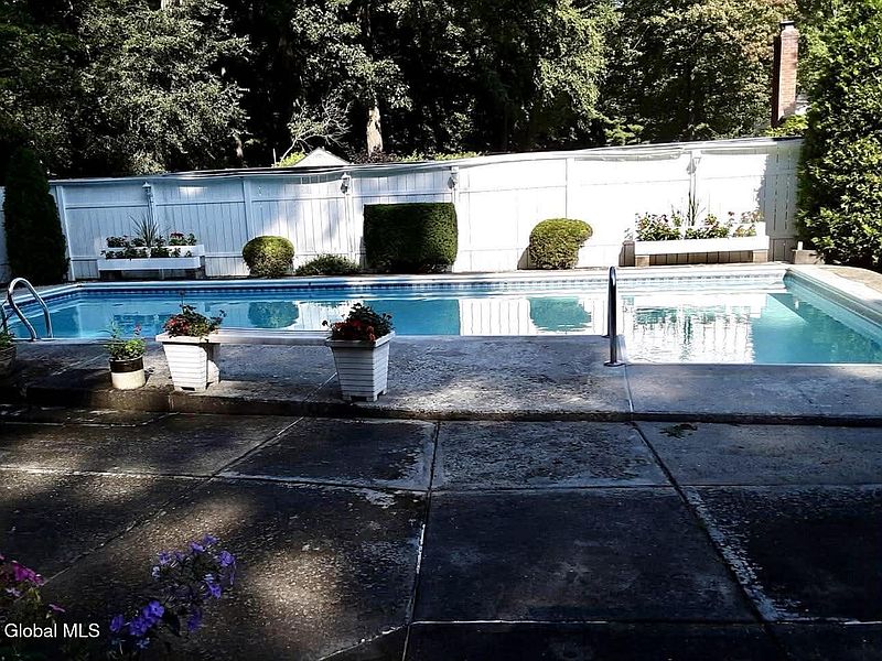 5th image of 23 Glenwood Drive