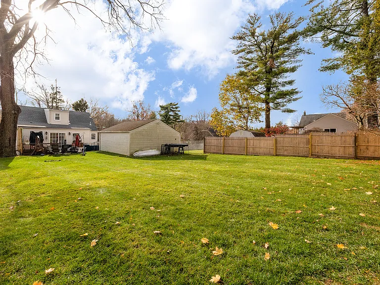 101 Sycamore Ave — Photo 4