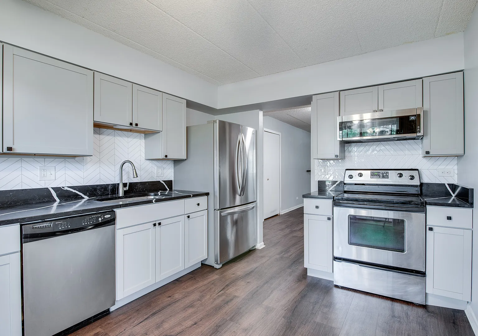 2 bed, 1.5 bath, 992 sqft, $1,900 — Photo 4