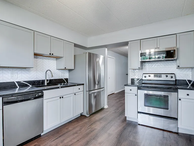 1486 W Jefferson Ave #D — Photo 4
