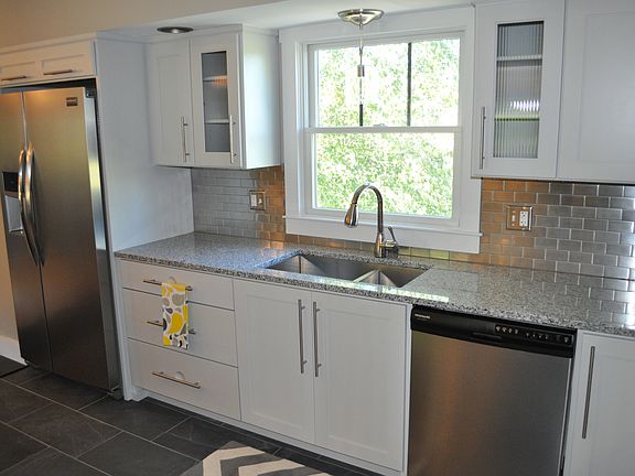 5th image of 156 N Dartmouth Dr