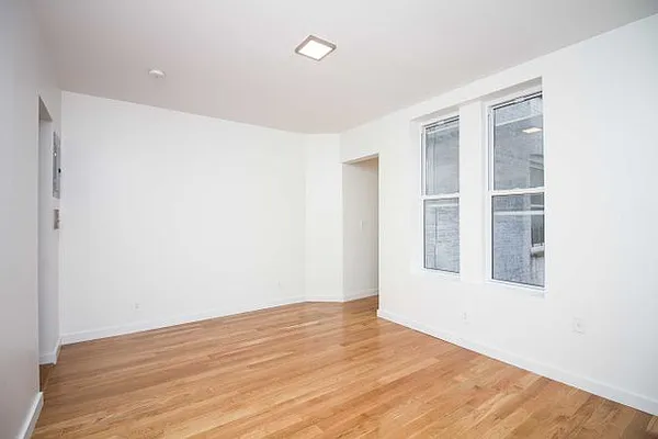 Rented by EXR | media 45