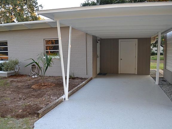 3rd image of 475 W Lakeshore Dr