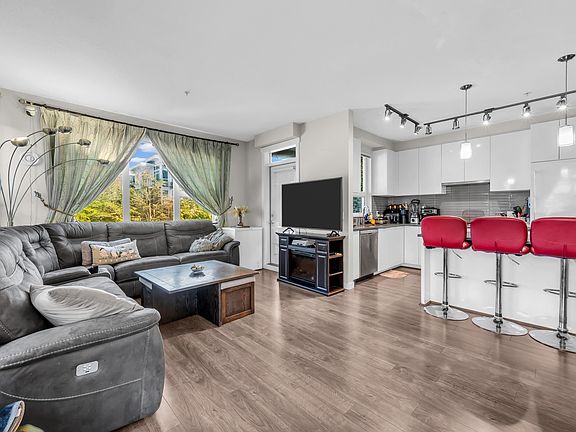 5th image of 9388 Tomicki Ave #202