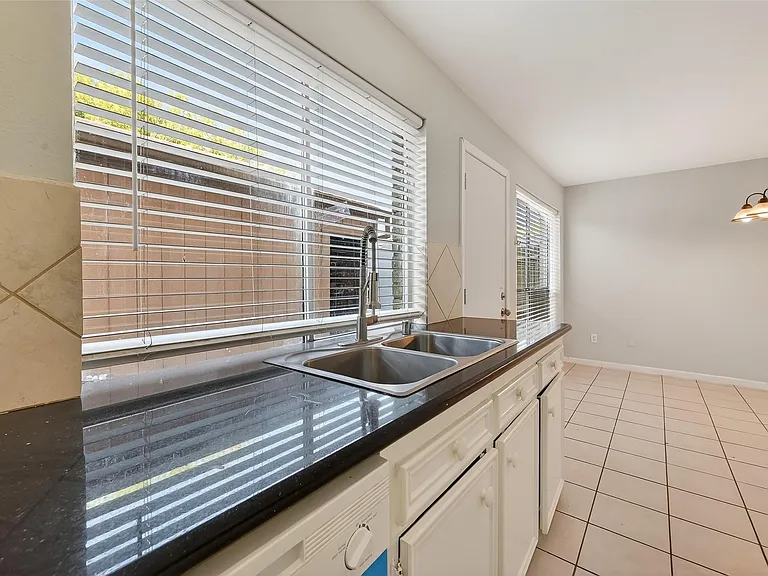 8646 Maplecrest Dr — Photo 16