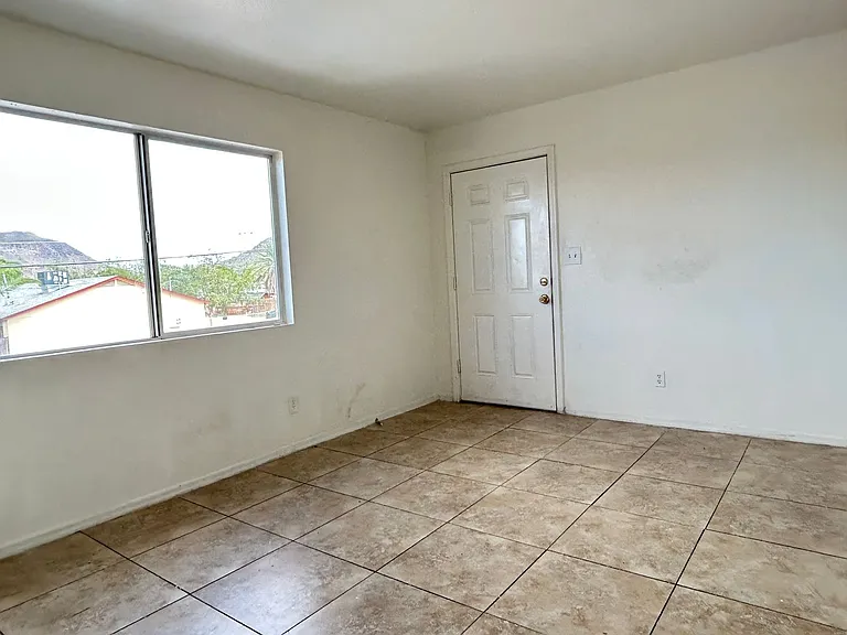 1321 W Vogel Ave #6 — Photo 4
