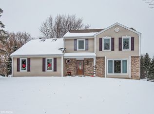 1300 Gaslight Dr, Algonquin, IL 60102