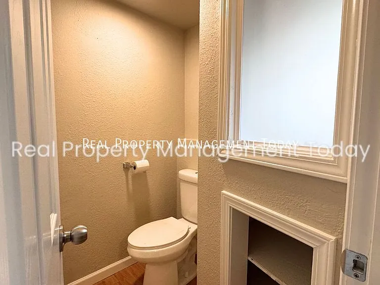 514 N K St — Photo 9