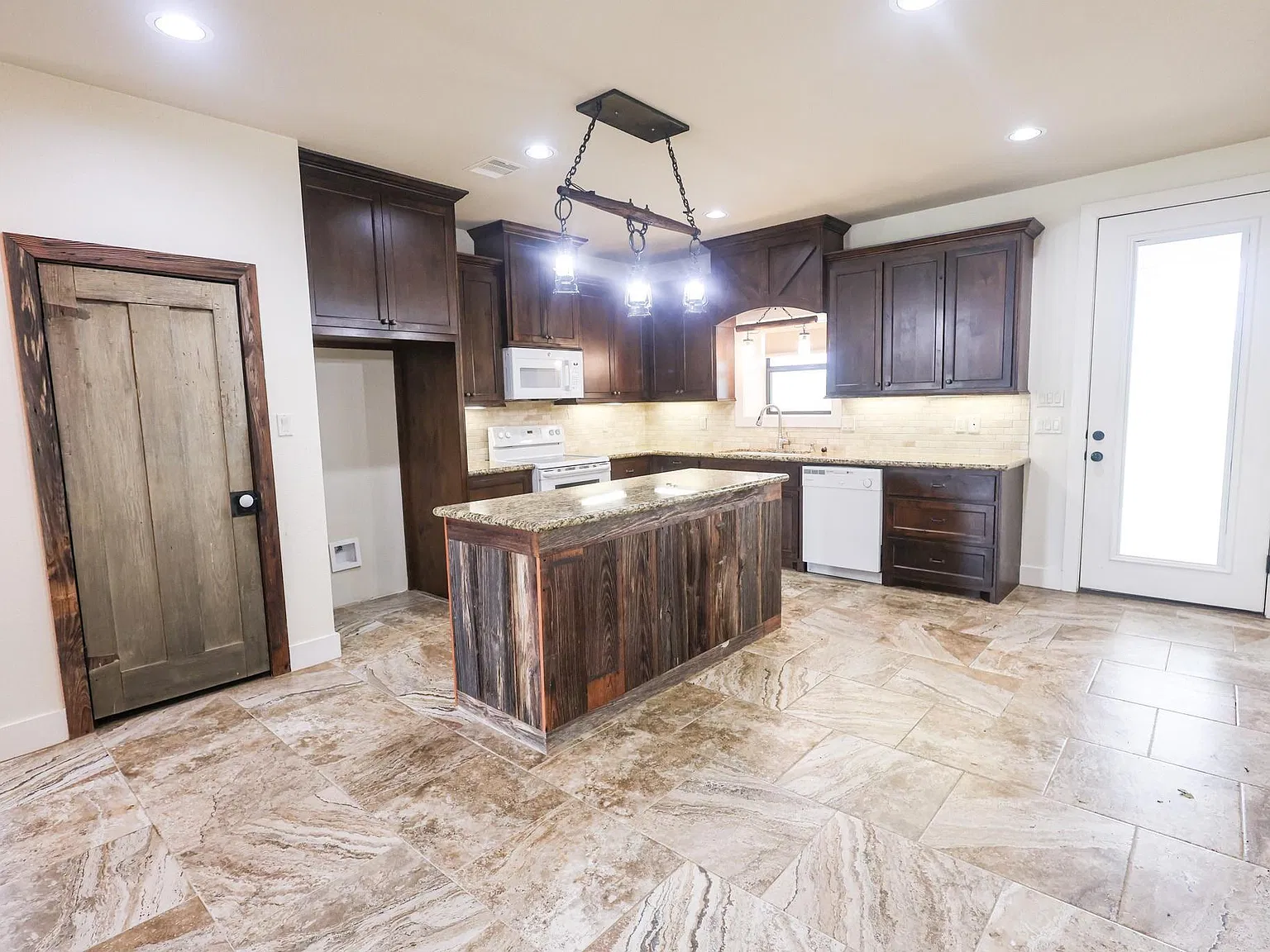 2 bed, 2.0 bath, 1710 sqft, $2,000 — Photo 4