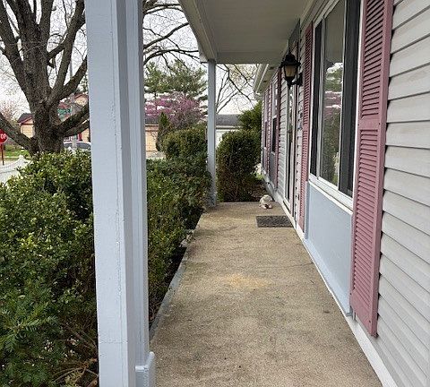 4th image of 604 N Coolee Ln
