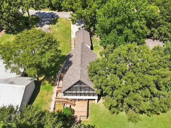 199 Lake Dr, Onalaska, TX 77360