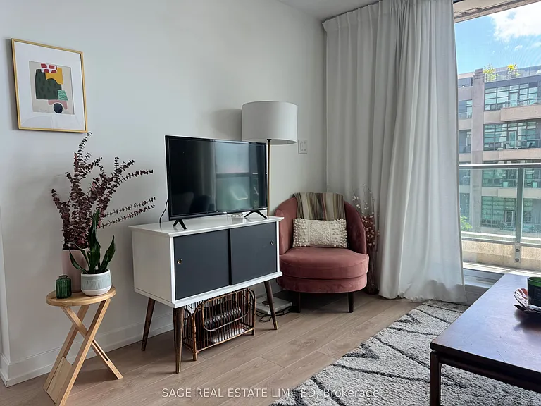 377 Madison Ave #405 — Photo 9