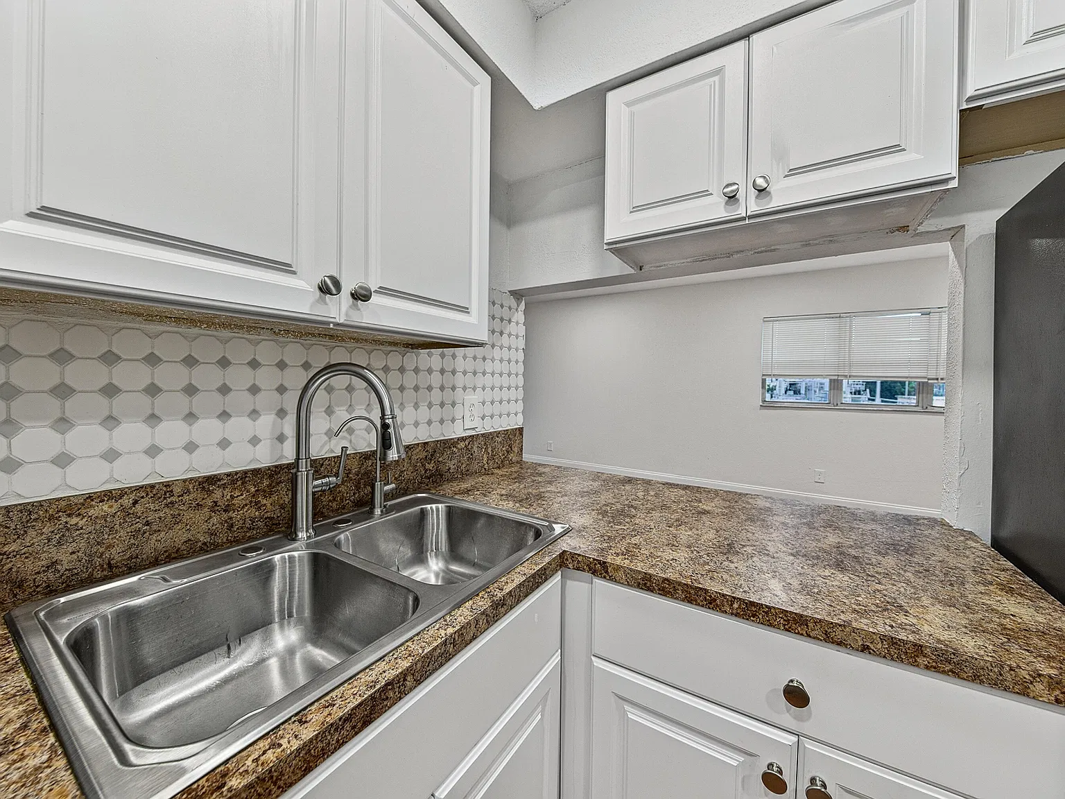2 bed, 2.0 bath, 805 sqft, $2,200 — Photo 4