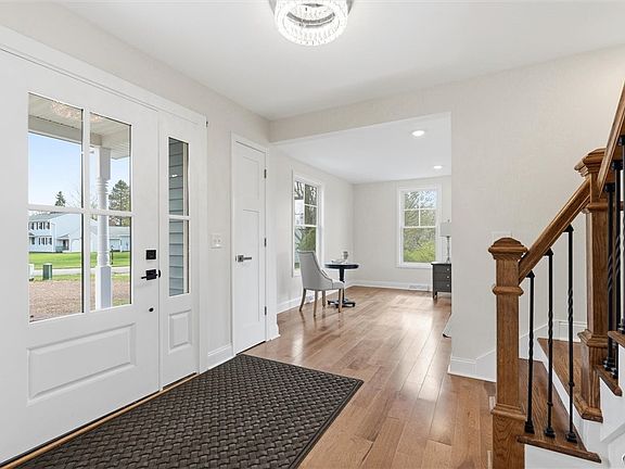 3rd image of 4454 Carriage Cir