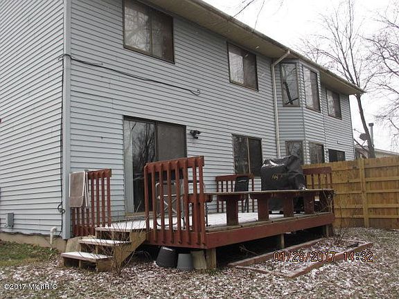 2nd image of 431 Pine Pl SE